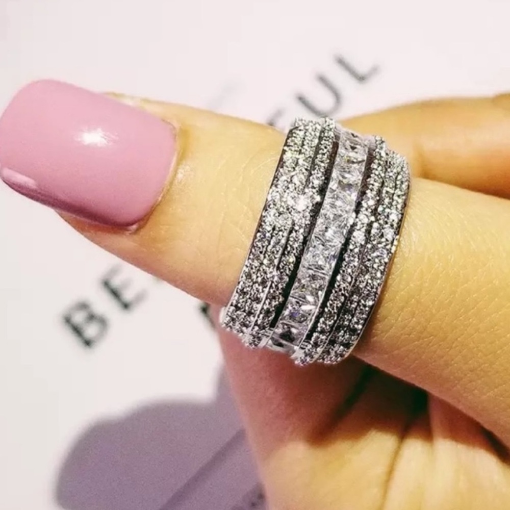 NEW 925 STERLING SILVER BAND DIAMOND RING, CUTE RING, SHINY RING.